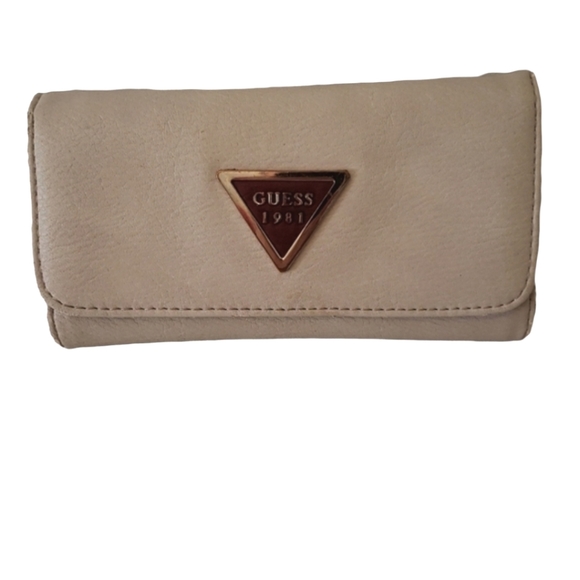 GUESS 1981 WOMEN'S WALLET SNAP AND ZIP CLOSURES GUC - Picture 1 of 14